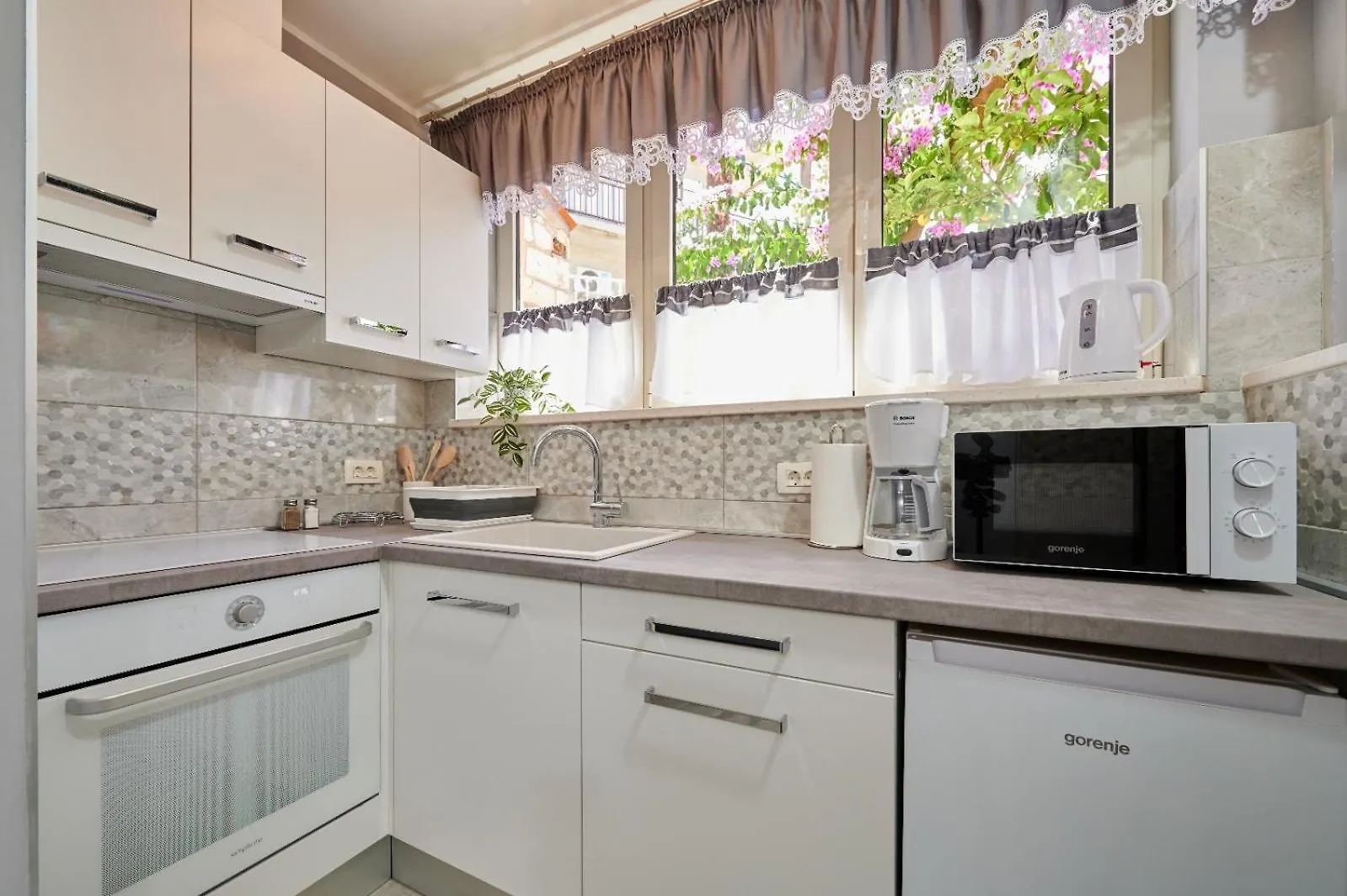 Apartmani Oaza Trogir 0*,  Croatia