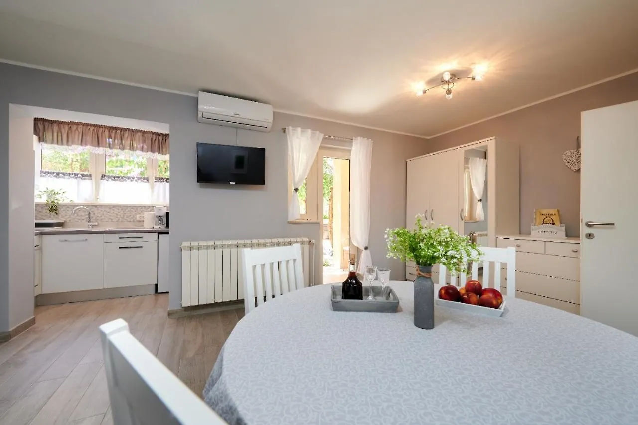 Apartmani Oaza Trogir Lägenhet