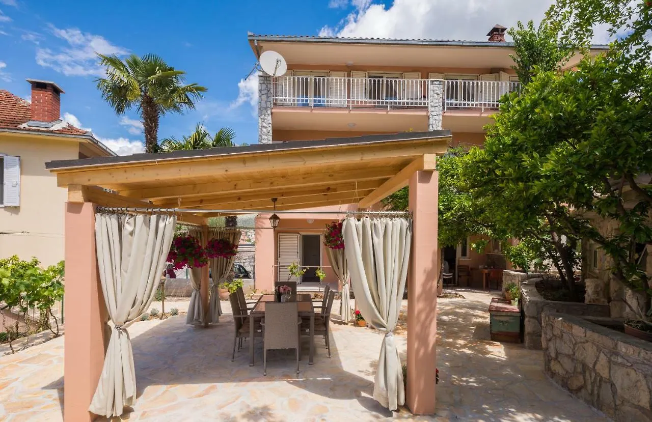 Apartmani Oaza Trogir