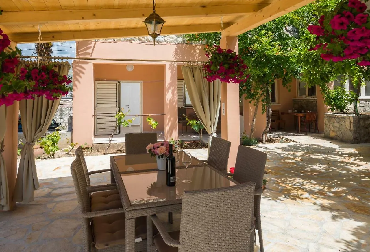 Apartmani Oaza Trogir 0*,  Croatia