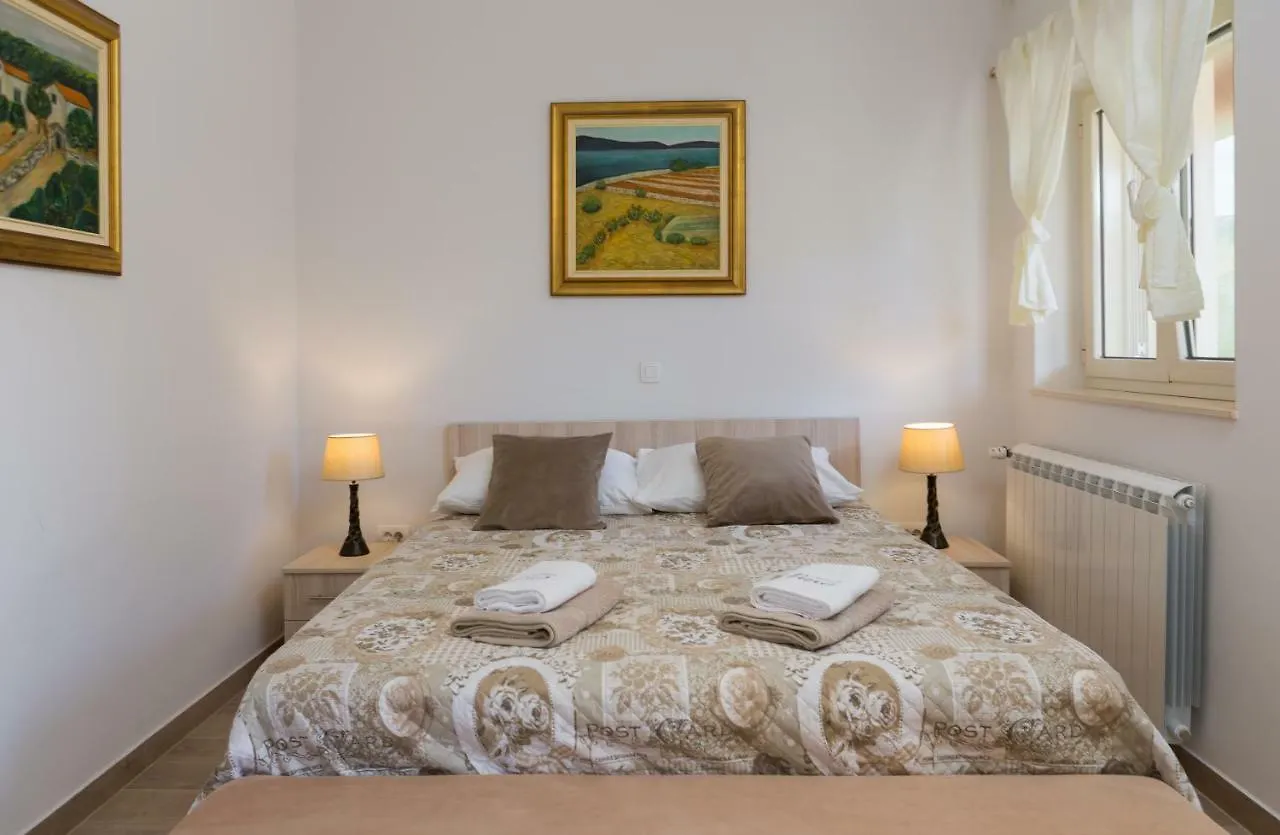 Apartmani Oaza Trogir 0*,  Croatia